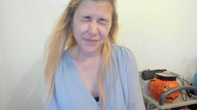 mia________ profile picture