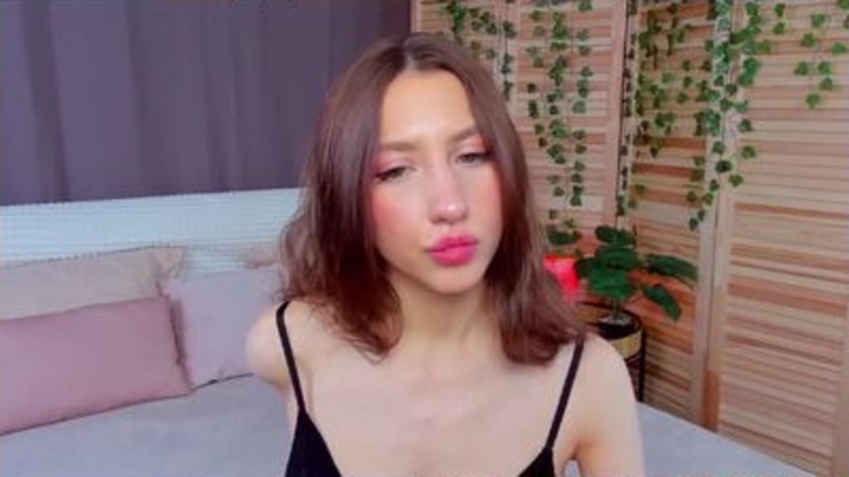 emiliajoly profile picture