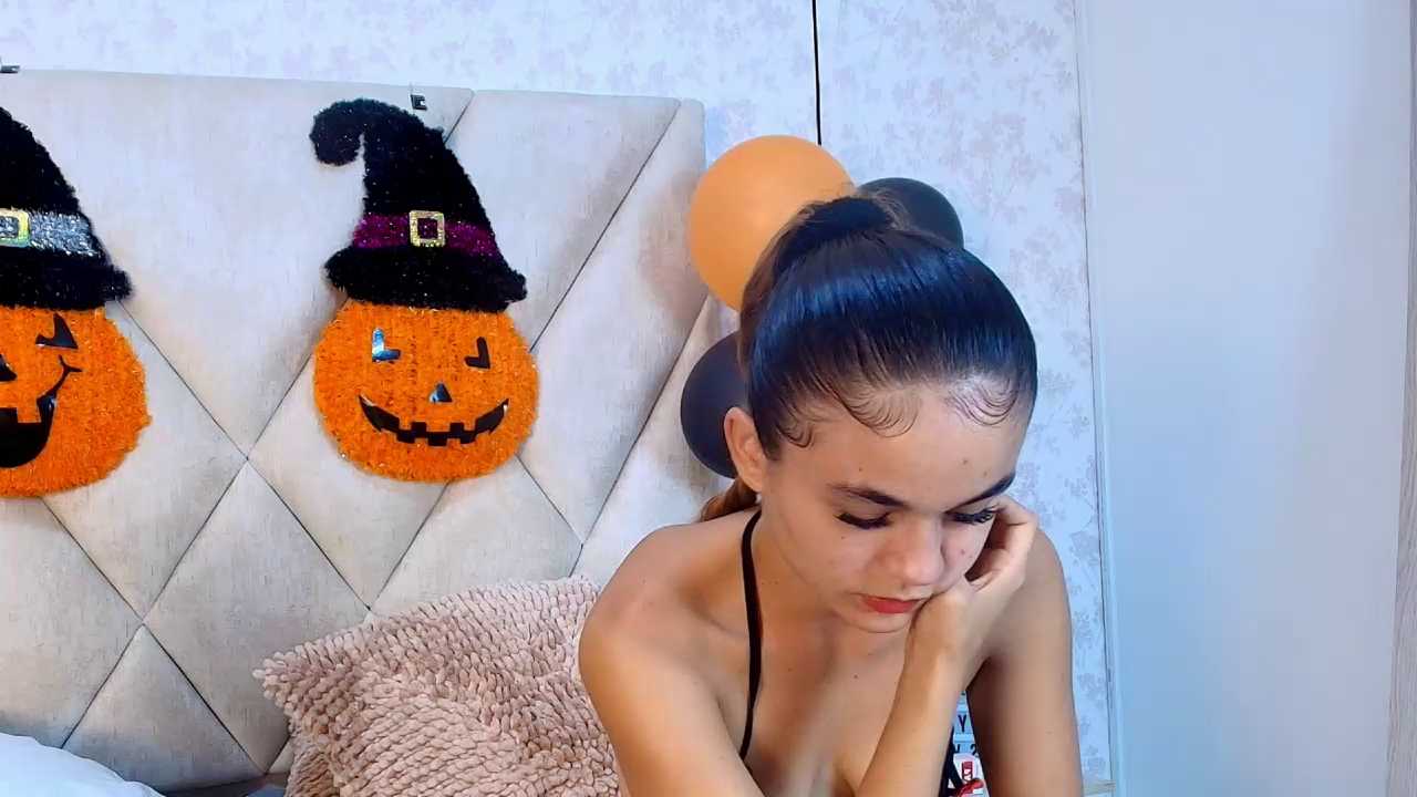 zoelucas profile